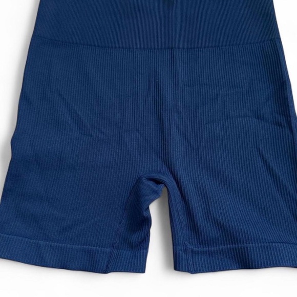 Workout Clothing Bundle - Picture 5 of 8